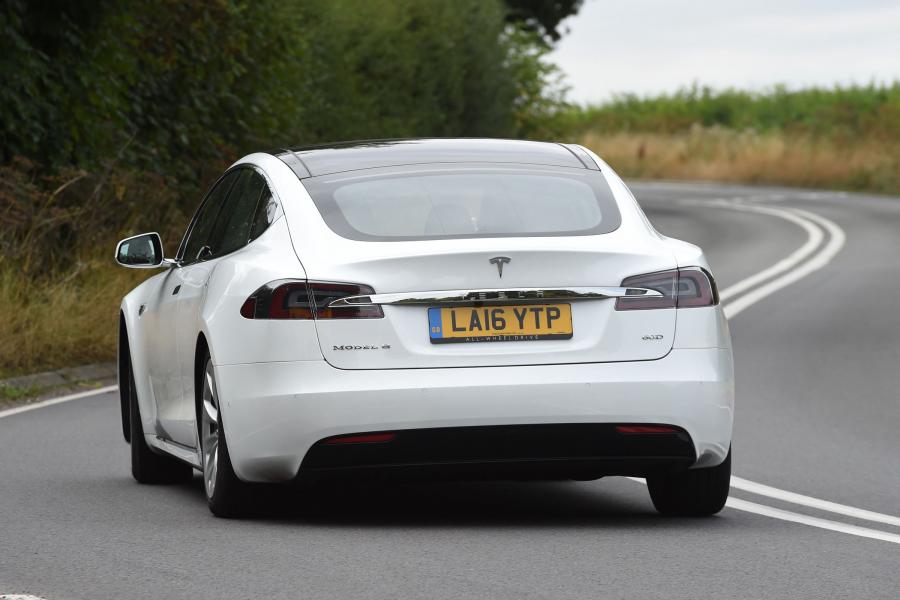  Tesla Model S 60D  2016 года  (UK) (фото 11 из 17)